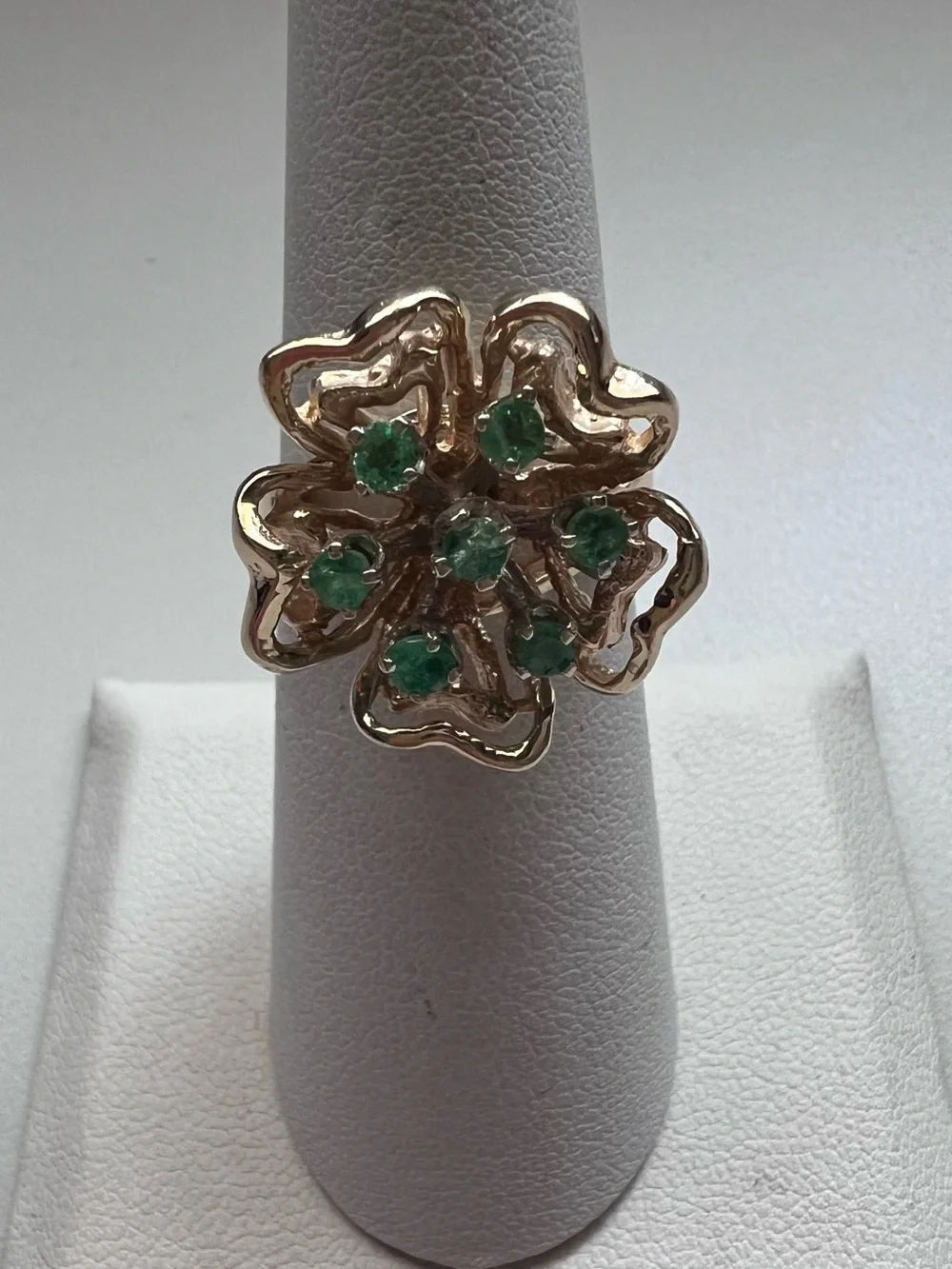 Vintage 14K Yellow Gold Natural Emerald Floral Cluster Cocktail Ring Size 6.5